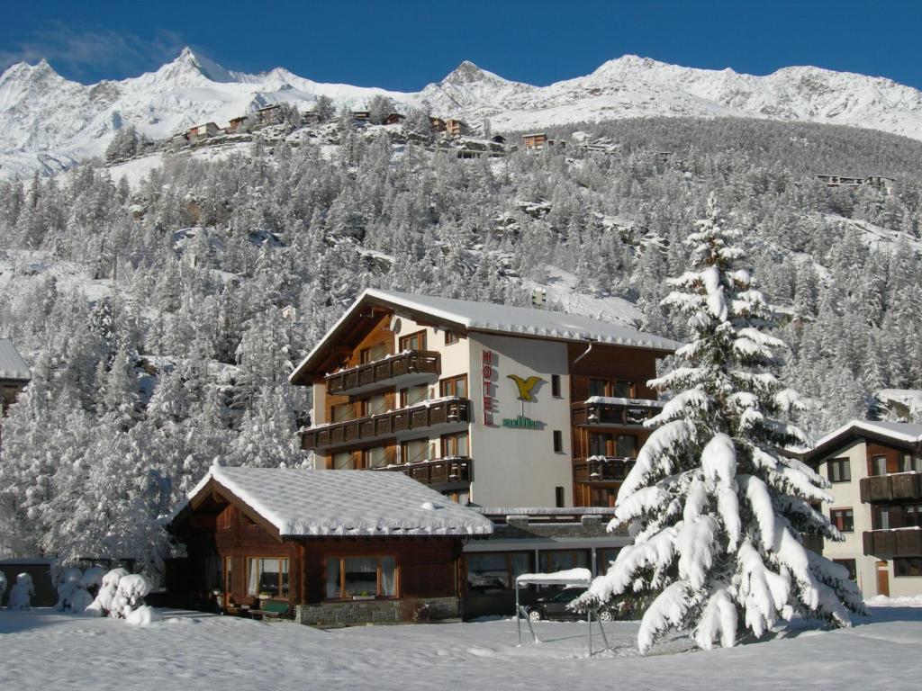 Hotel Adler Saas-Grund Quarto foto